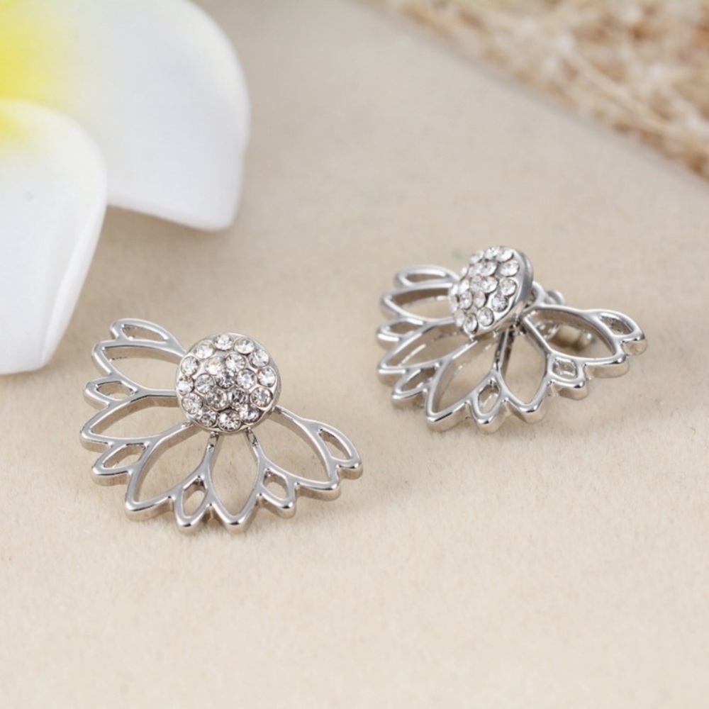 ❗️NEW❗️Beautiful Gold Lotus Earrings w/ Rhinestone - Picture 5 of 7